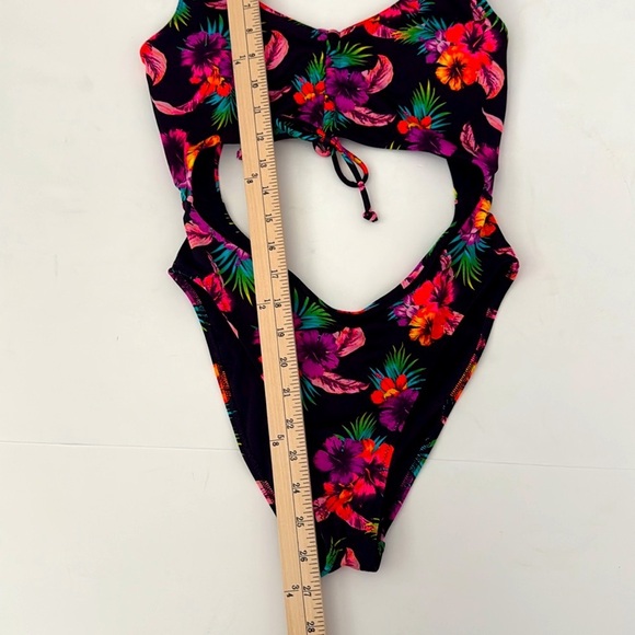 Victoria’s Secret PINK Floral Cutout swimsuit one piece Small - Picture 5 of 8
